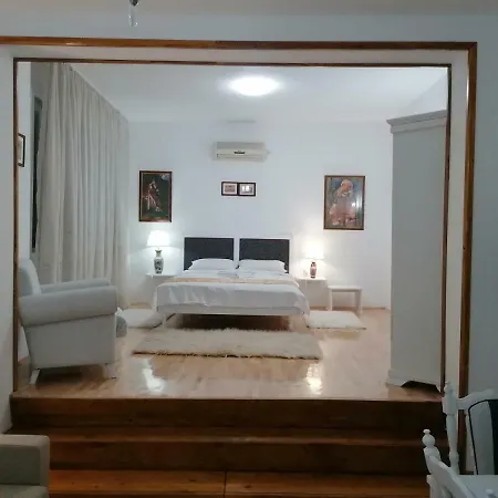 Apartment M- Center *