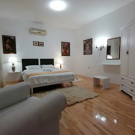 M- Center Apartment *